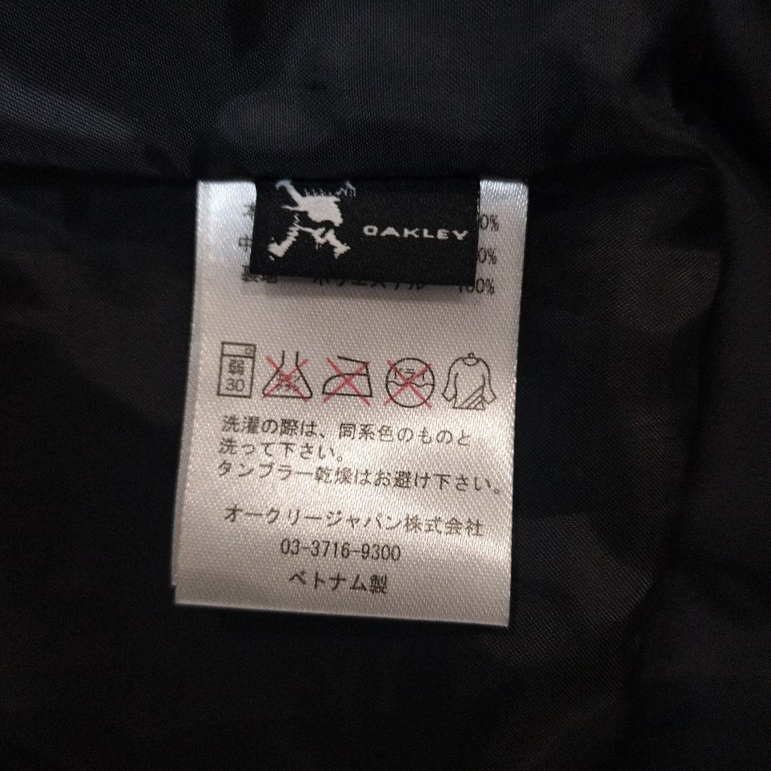 新品、未使用　Oakley フード付きブラックジャケット　中綿