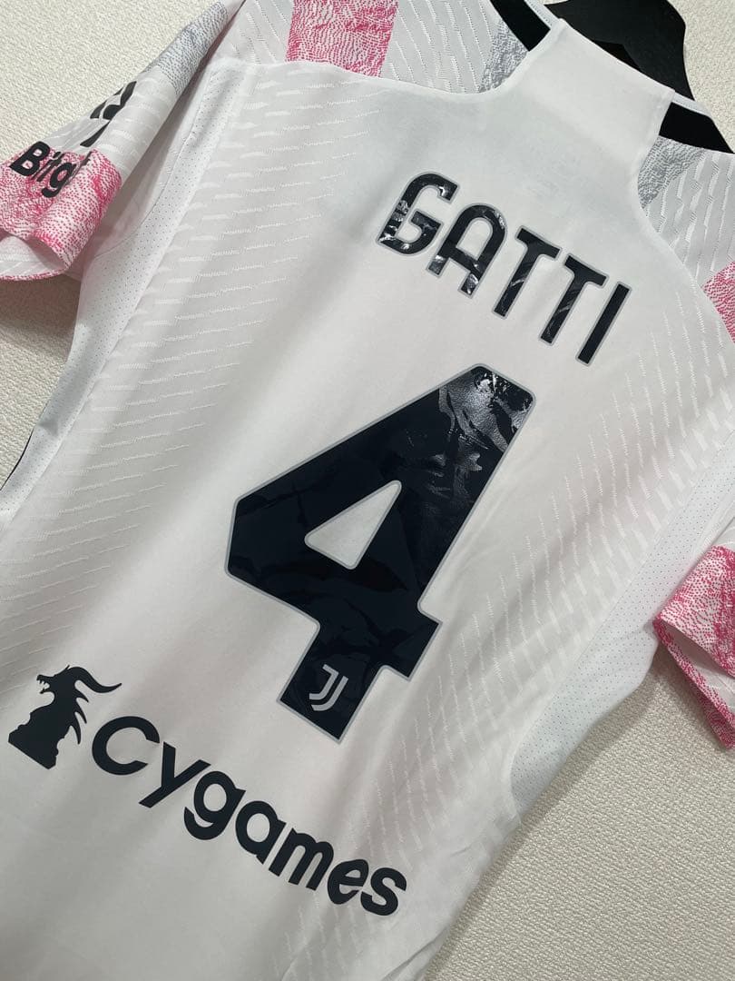 【正規品】Juventus Gatti 4 ユニフォーム　定価は18.700円