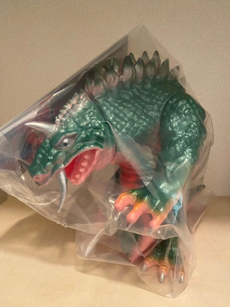 まんだらけ怪獣シリーズ限定抽選品のバジアス2期とゴーラスの指人形付き
