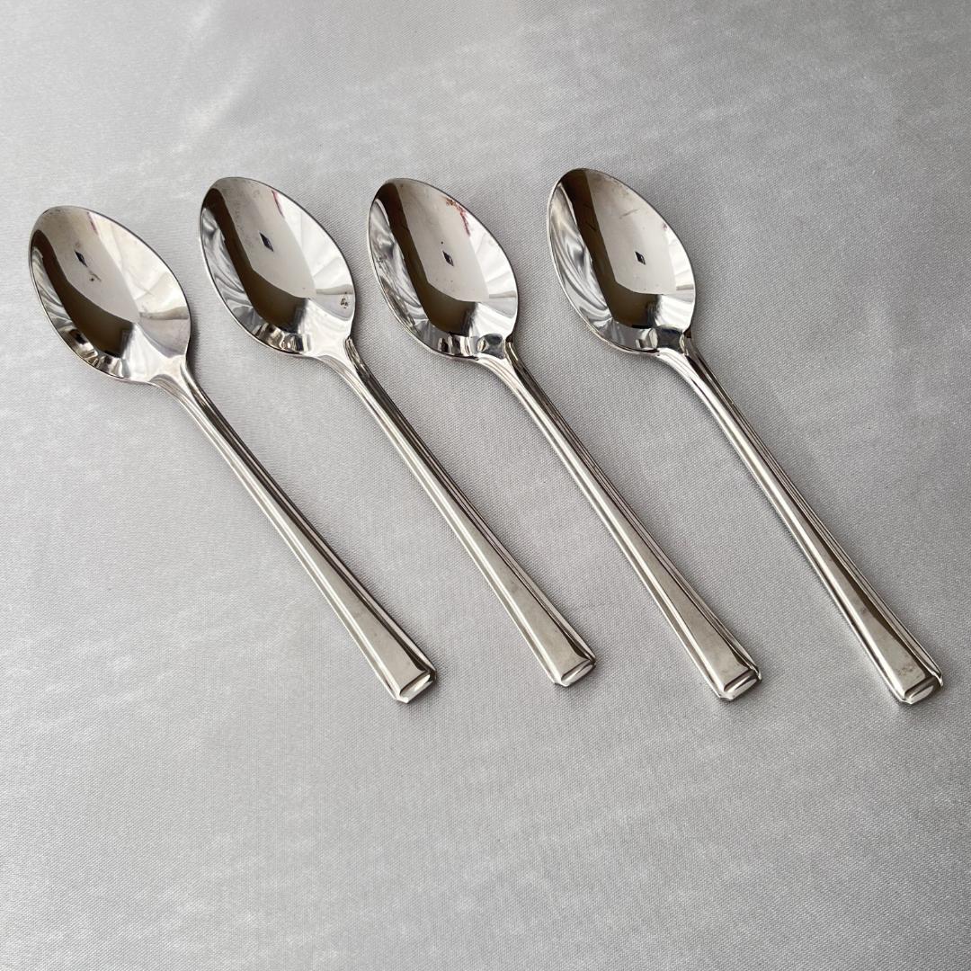 【William Huttonn】アールデコ エッグクルーエ エッグカップ