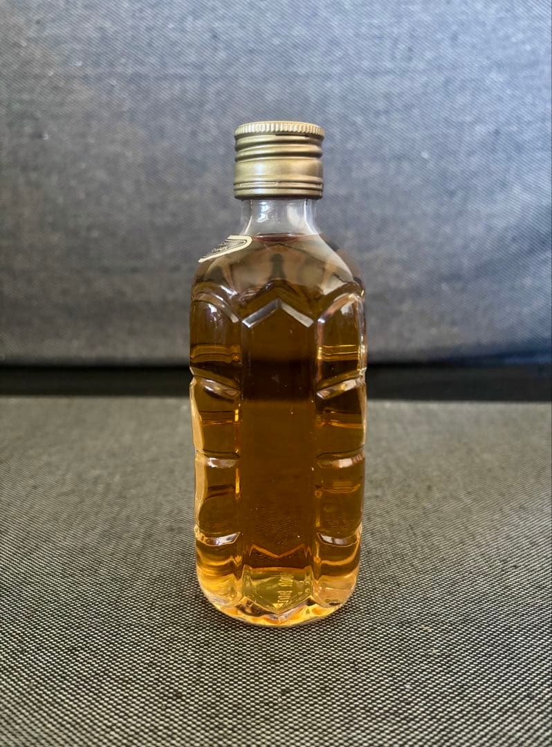 サントリー ウイスキー　特角 60th　180mlベビーボトル　未開封　響マーク