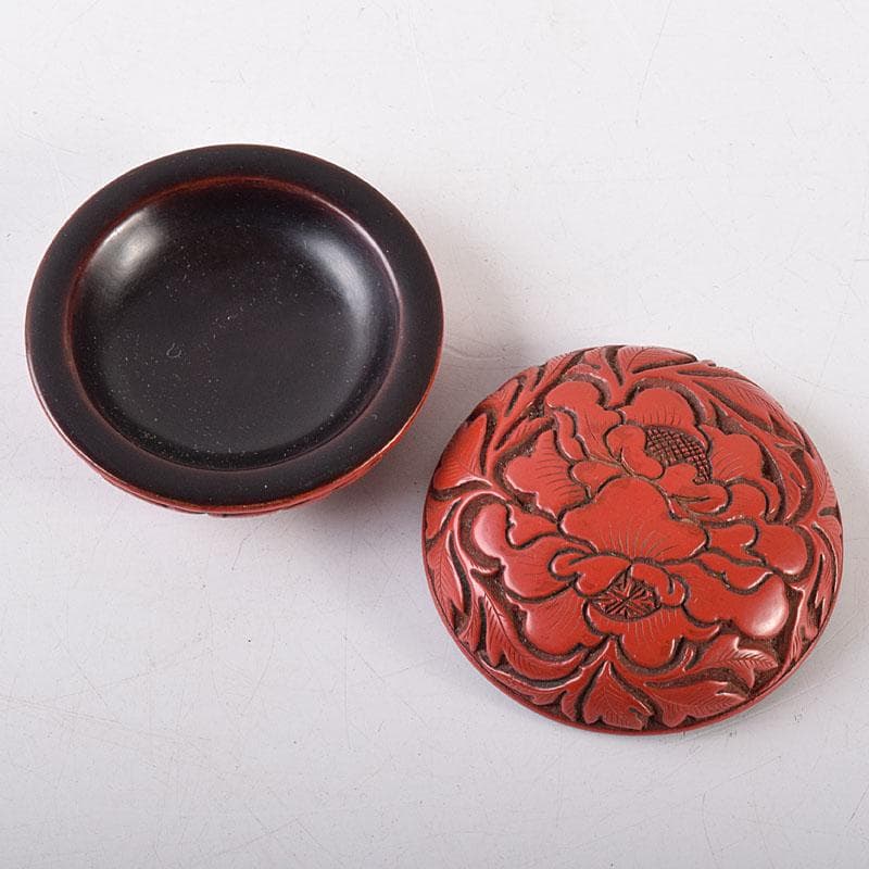 茶道具　堆朱　倶利雕　牡丹庵草　香合　在銘　共箱　V　R8614