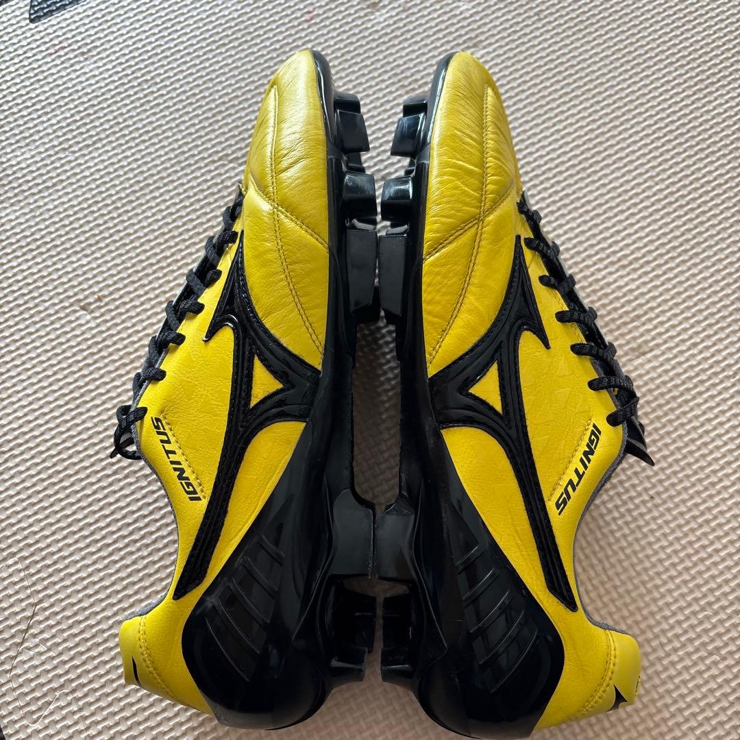 ミズノサッカースパイク　イグニタス　本田圭佑