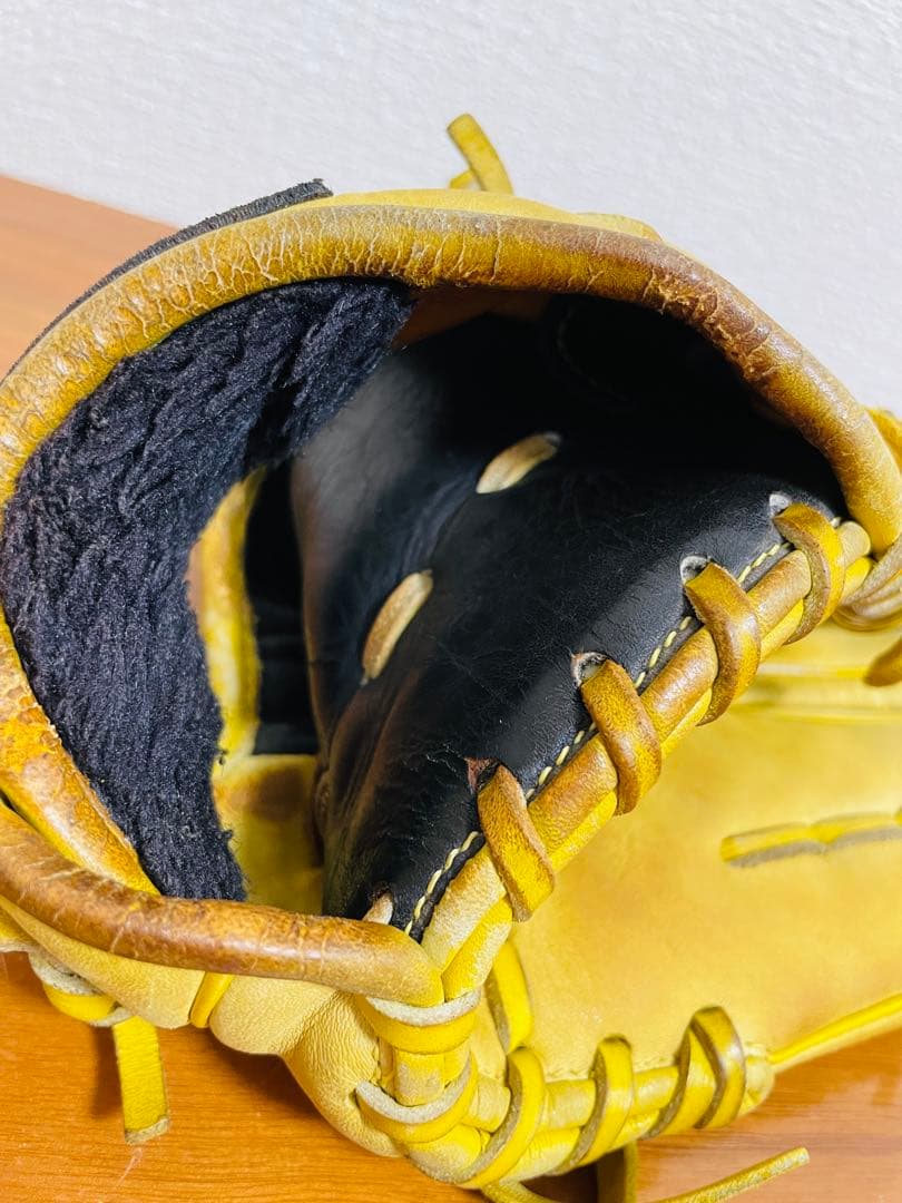 ミズノ　Mizuno Gaucho 軟式グローブ 右投げ用 イエロー　外野手向き