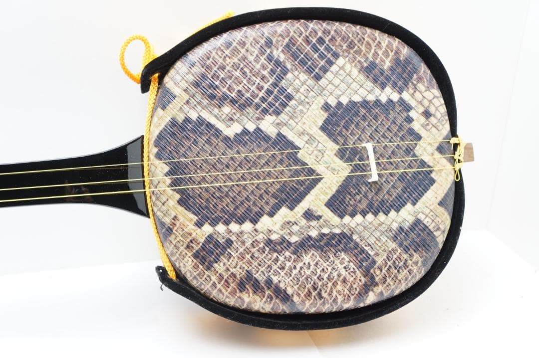 ＜美品＞沖縄三線 人工皮　 鍵付き　ハードケース　セット