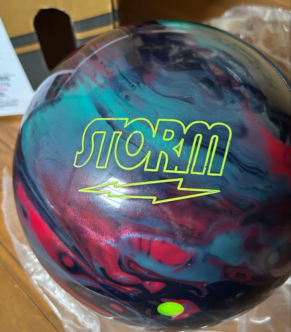 STORM IDENTITY ボウリングボール 15ポンド　サムレス