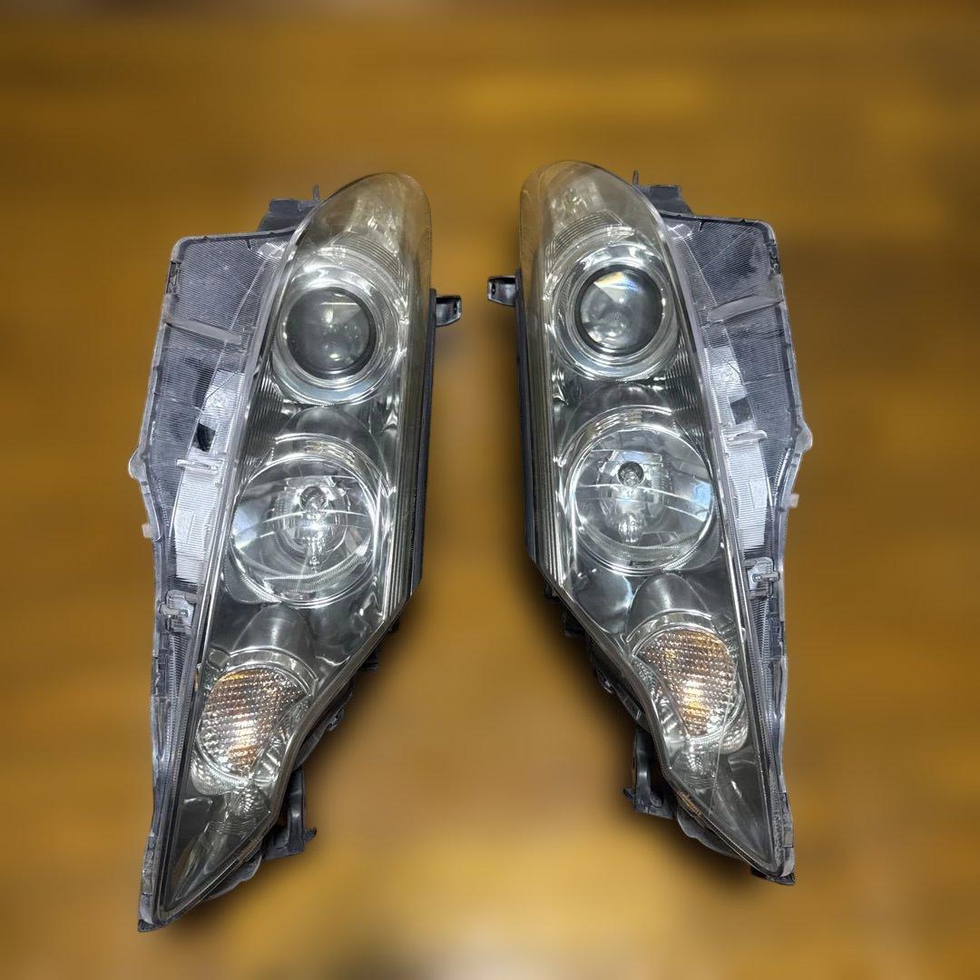 トヨタエスティマACR50ヘッドライト￼