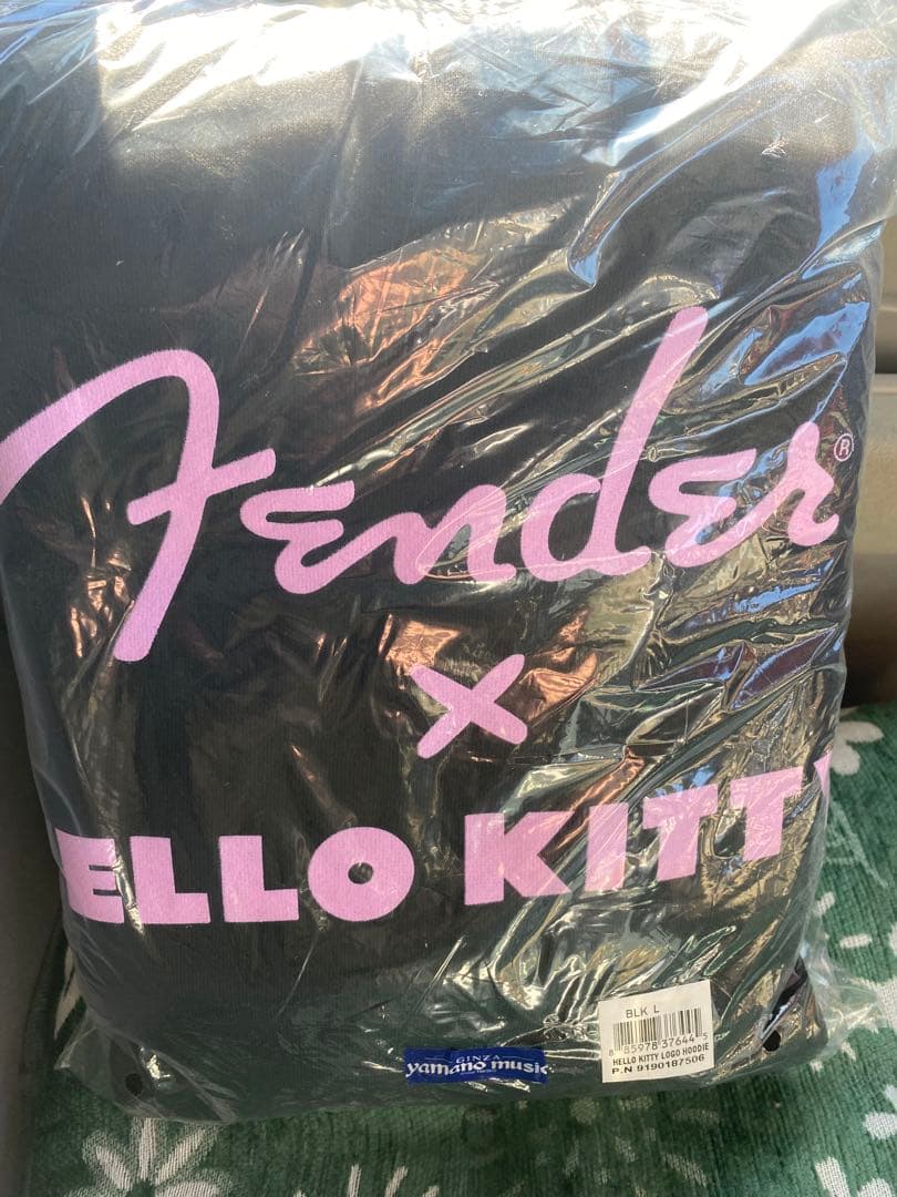 Fender✖︎HELLO KITTY黒パーカー フェンダーアンドハローキティー