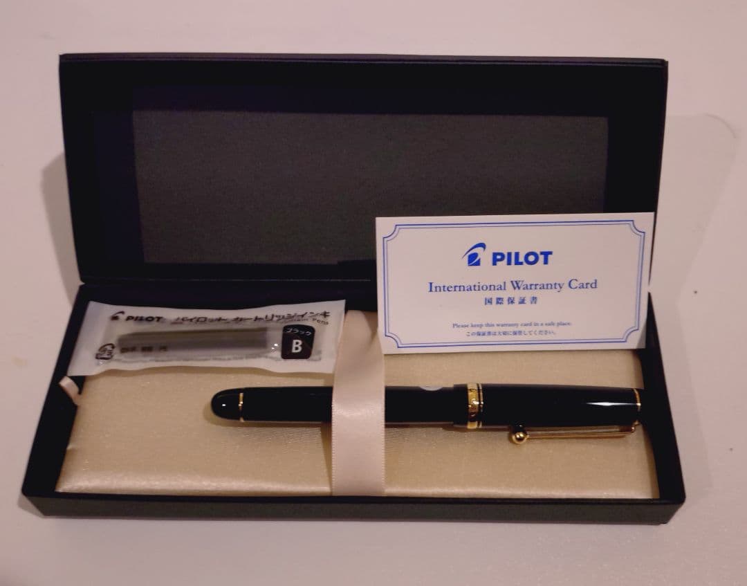 PILOT 万年筆新品 黒 カスタム74インクカートリッジ付き F細字