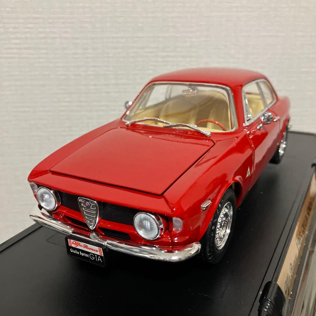 ミニカー 1965 ALFA ROMEO GIULIA SPRINT GTA 1/18