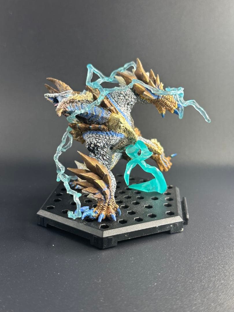 チ*ラ様 モンスターハンター　スタンダードモデル　フィギュア　極み吼えるジンオウ