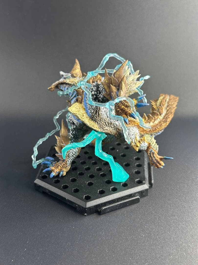 チ*ラ様 モンスターハンター　スタンダードモデル　フィギュア　極み吼えるジンオウ