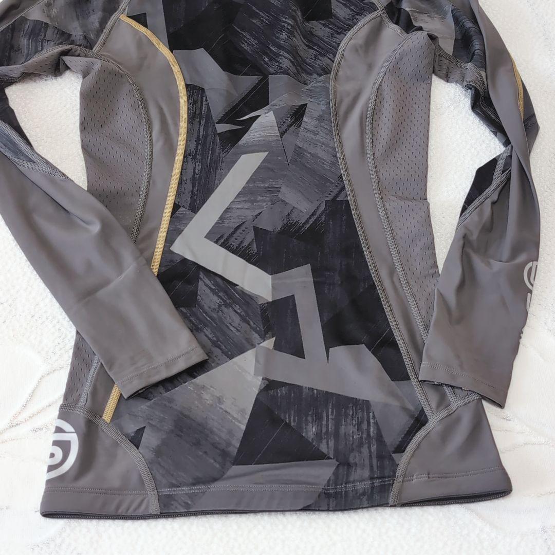 未使用デサント製 SKINS ダイナミック ロングスリーブ 上下M