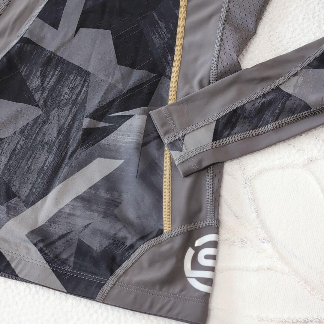 未使用デサント製 SKINS ダイナミック ロングスリーブ 上下M