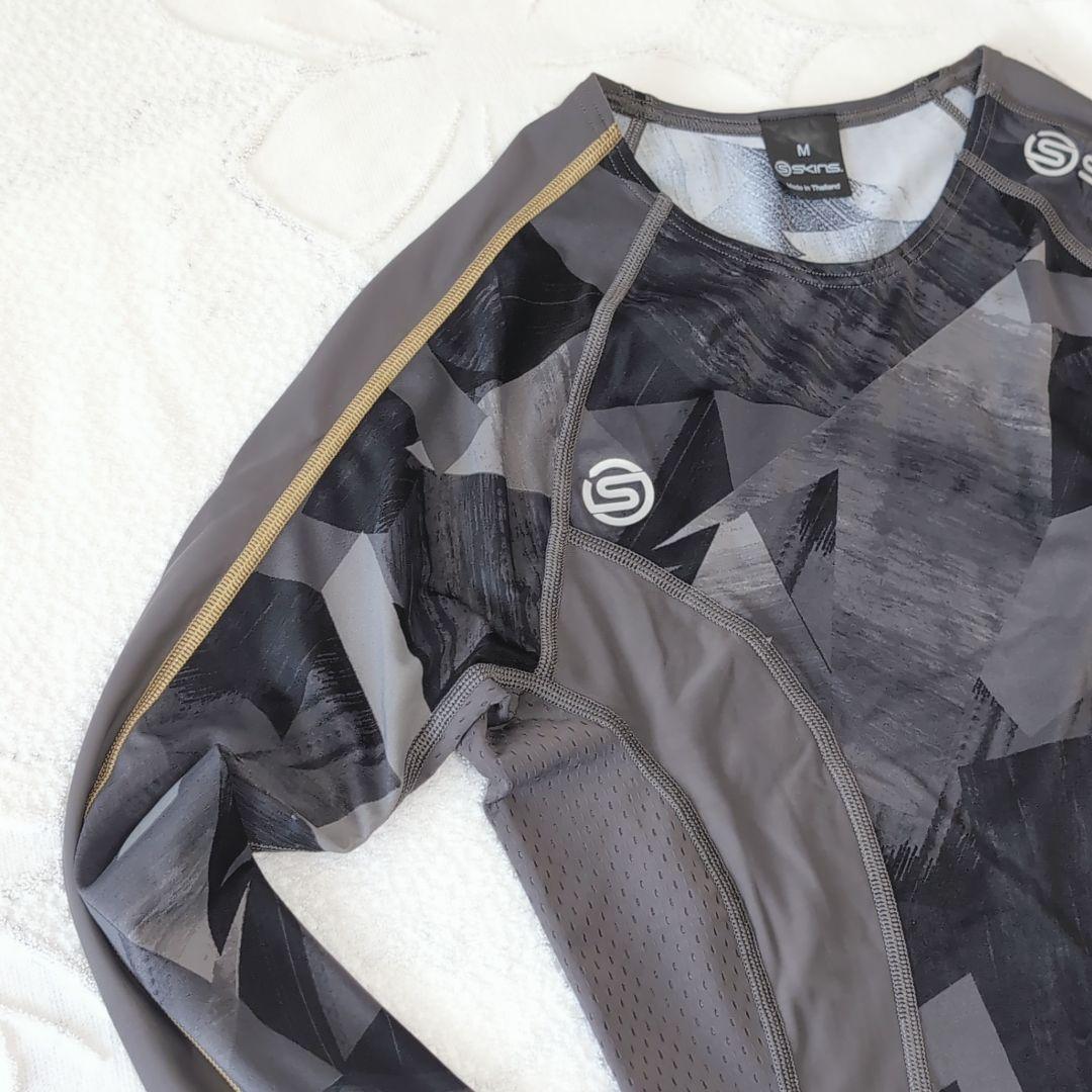 未使用デサント製 SKINS ダイナミック ロングスリーブ 上下M