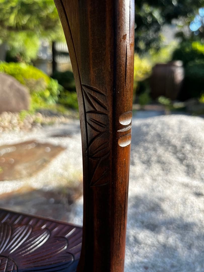 伝統工芸　日光彫　艶のあるいい色合　花の意匠　コーナーラック　照明　飾り台　花台