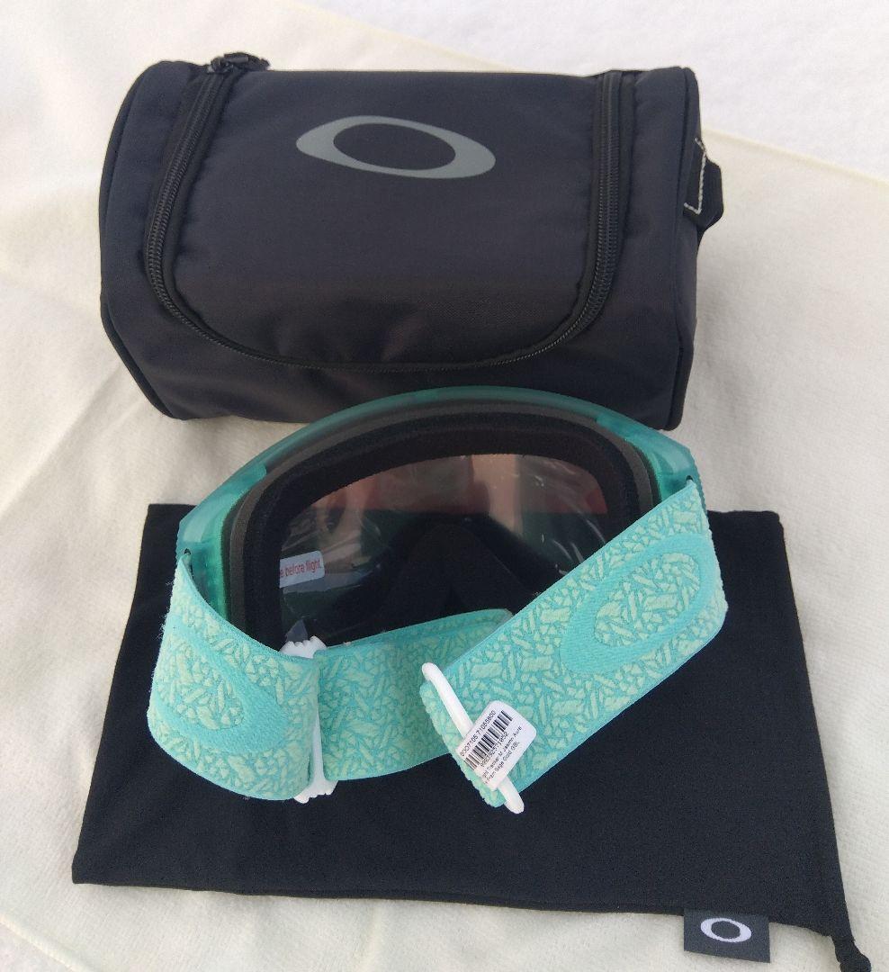 ​【新品】オークリー Flight Tracker M