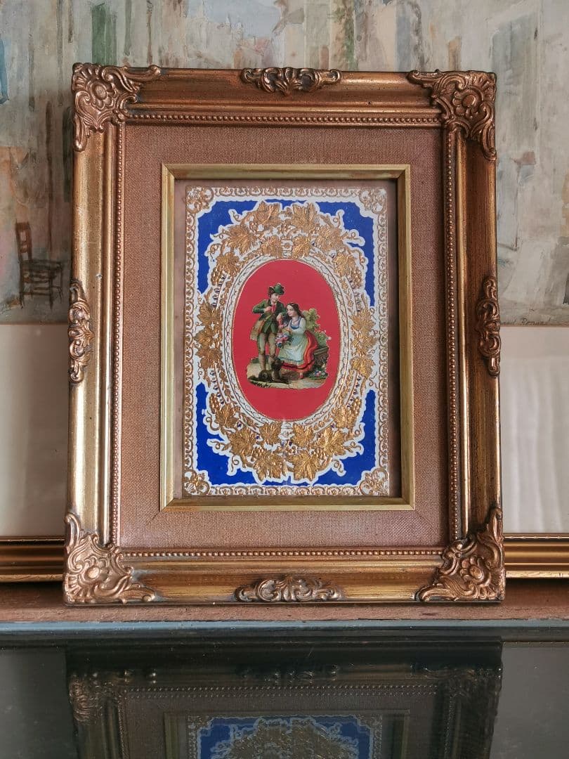 アンティーク 薔薇の花籠を持つカップルと犬 エンボス金彩 麻布ガラス金彩フレーム