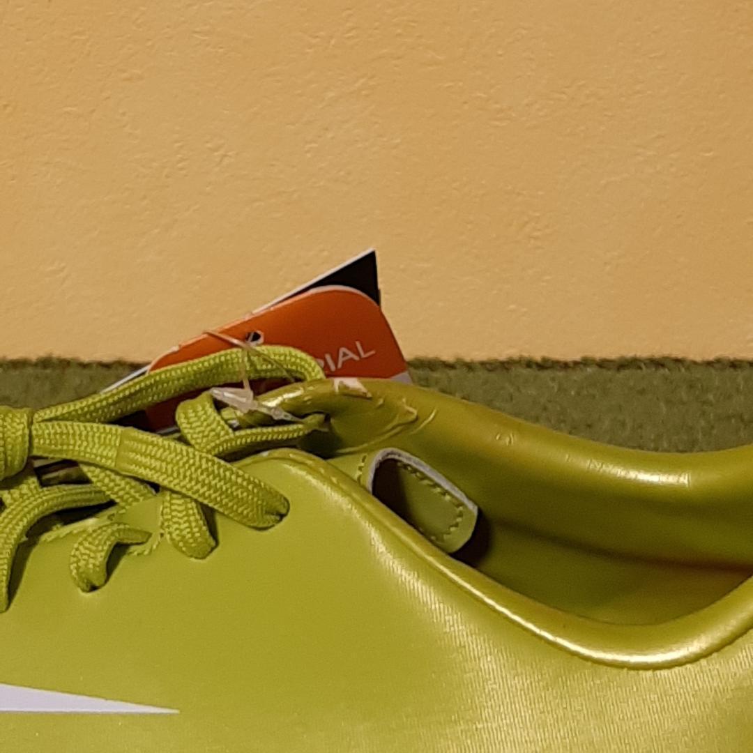 新品 サッカースパイク ナイキ マーキュリアル ミラクル HG 25.5cm