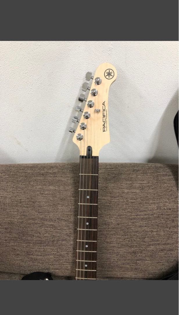 Yamaha Pacific 112vエレキギター アイボリー ギターケース付き