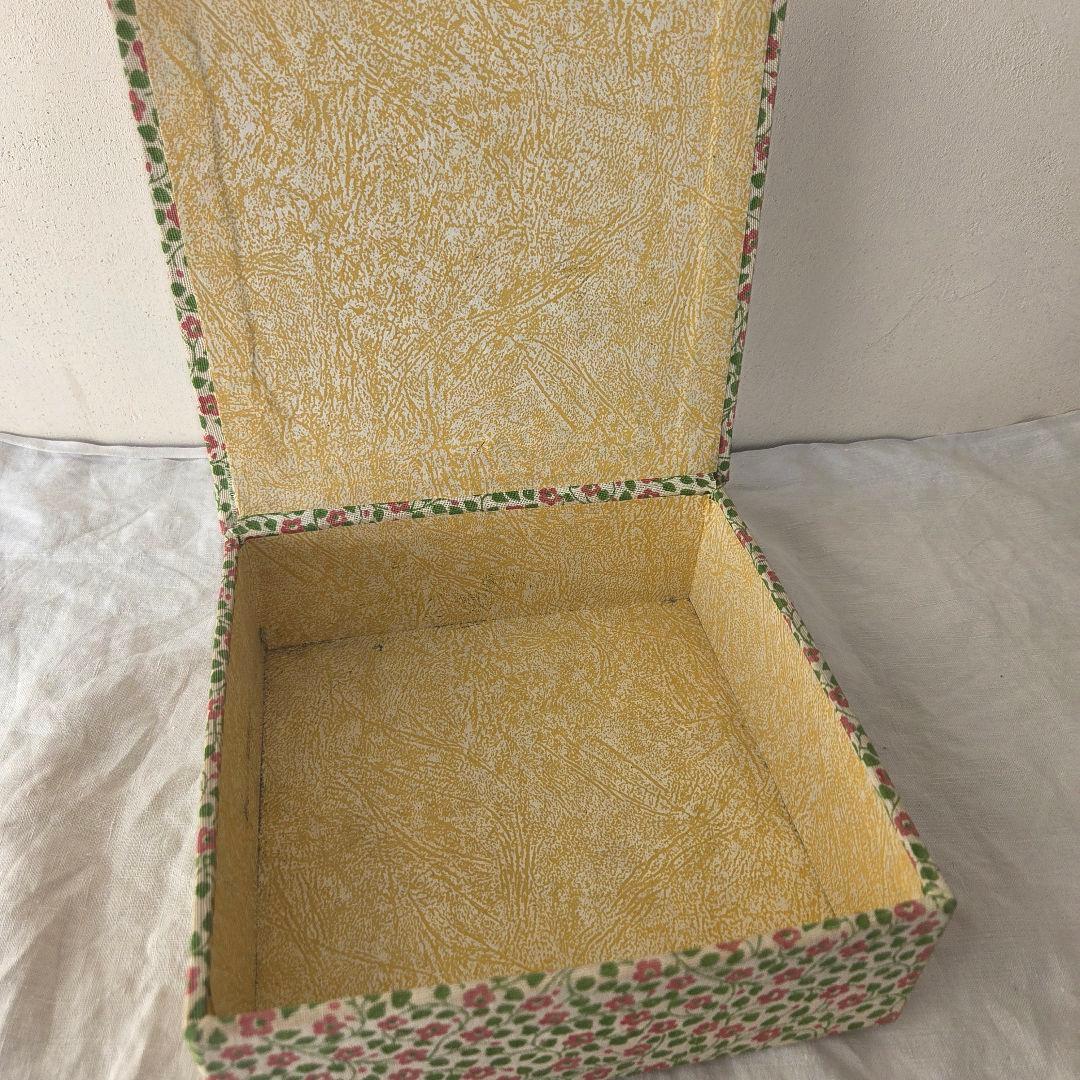 フランス　アンティーク　カルトナージュボックス　ピンクの小花　スクエア