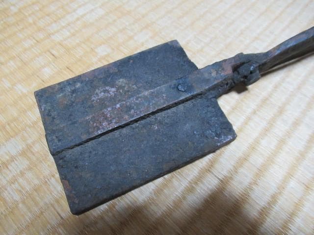 1940年関西◆『八幡 元祖奥村堂』鳥二匹デザイン 瓦せんべい 鉄鋳物 一丁焼き