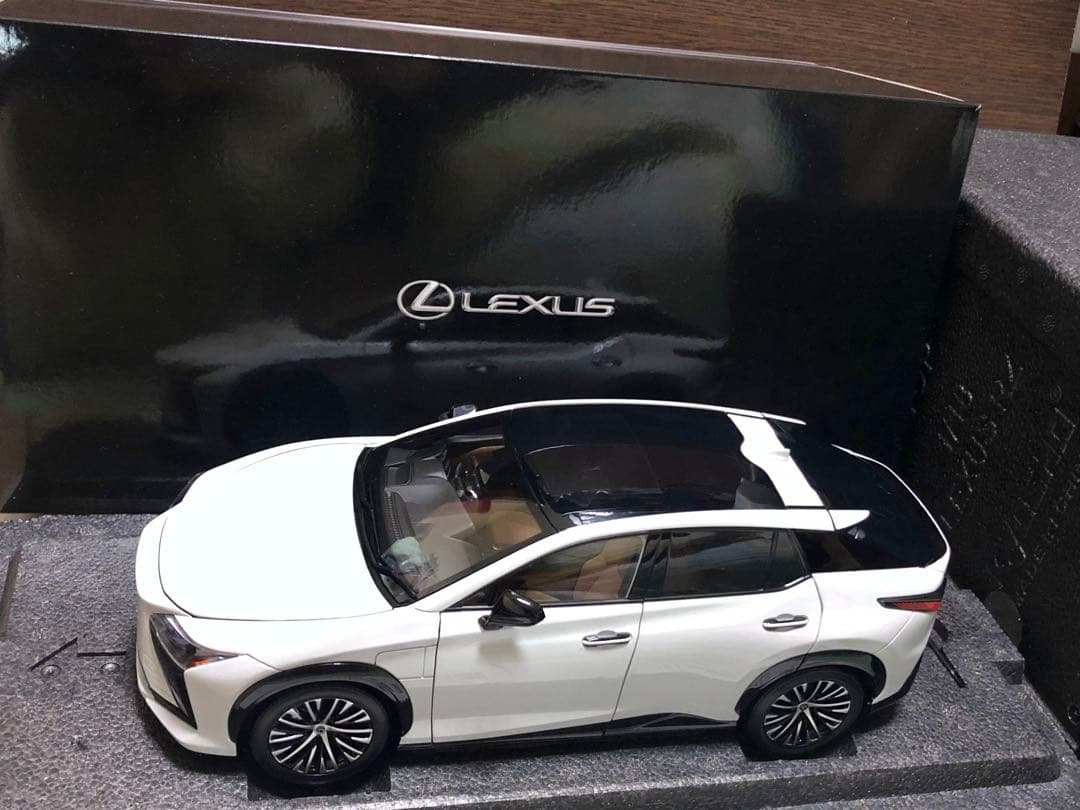 京商 1/18 レクサス RZ450e Ver.L ソニッククォーツ ミニカー