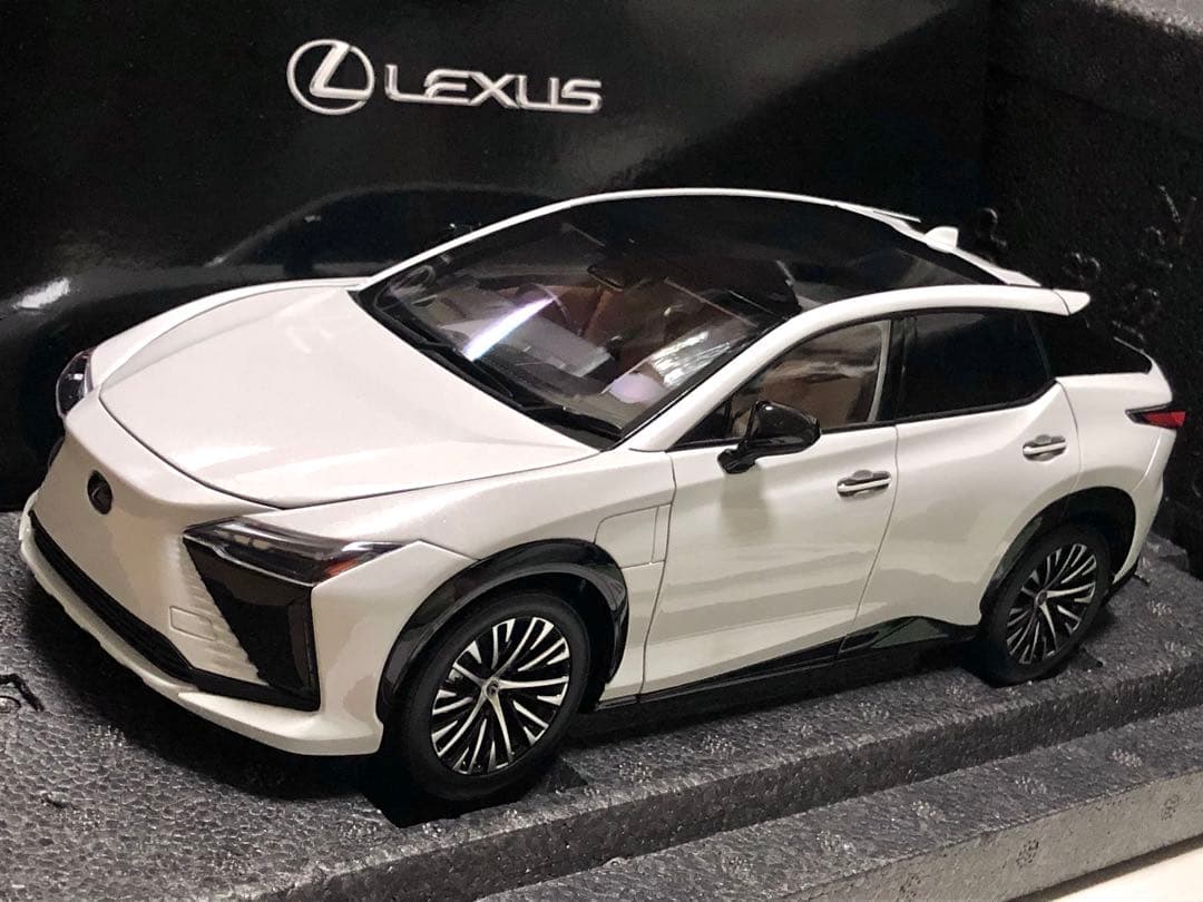 京商 1/18 レクサス RZ450e Ver.L ソニッククォーツ ミニカー