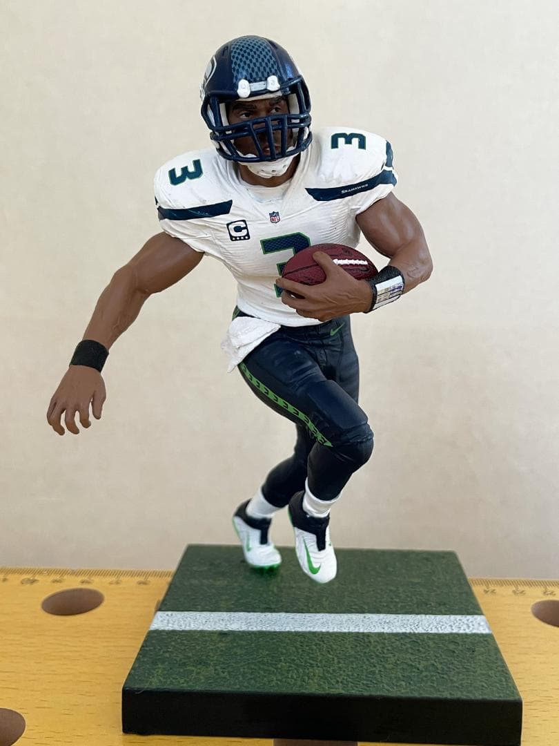 ラッセル・ウィルソン シアトル・シーホークス マクファーレン フィギュア