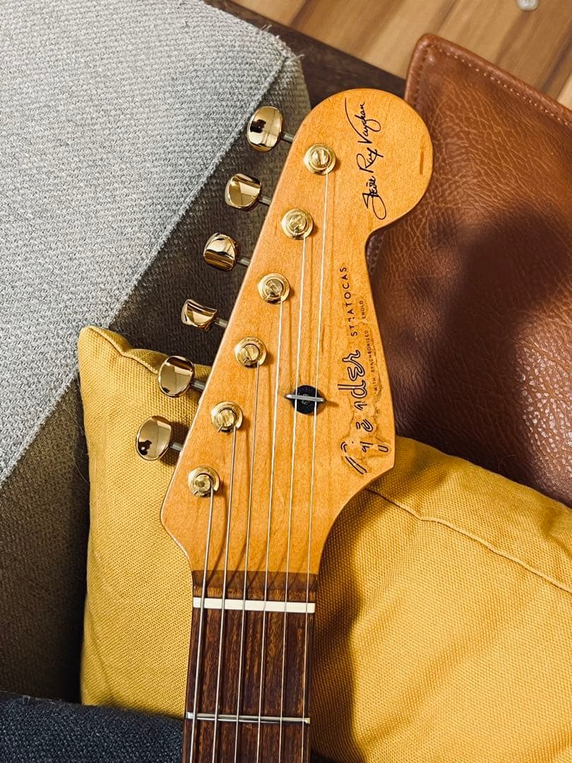 Fender Stevie Ray Vaughan Stratocaster 改