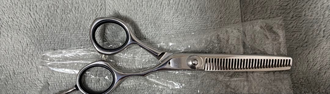 美容学校 美容学生 セニングシザー(すきバサミ)黒ケース付き