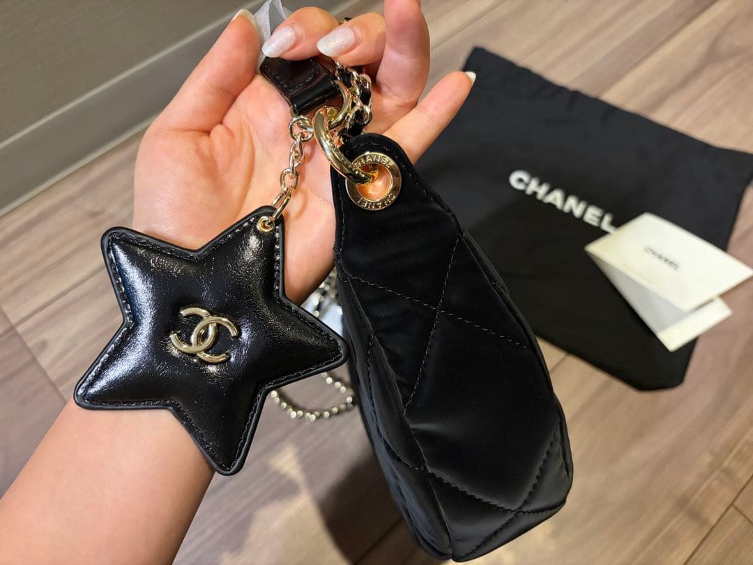 CHANEL ブラック ショルダーバッグ ノベルティー
