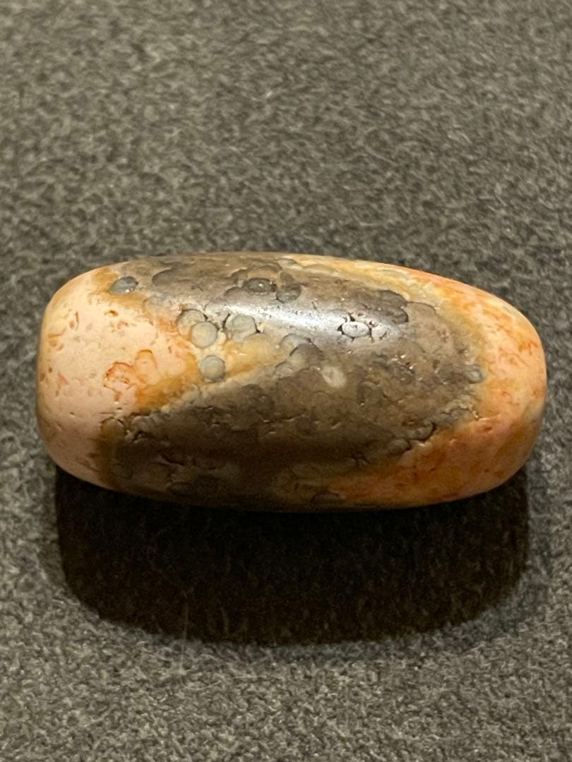 虎牙天珠　アンティーク　紅朱砂　馬蹄痕