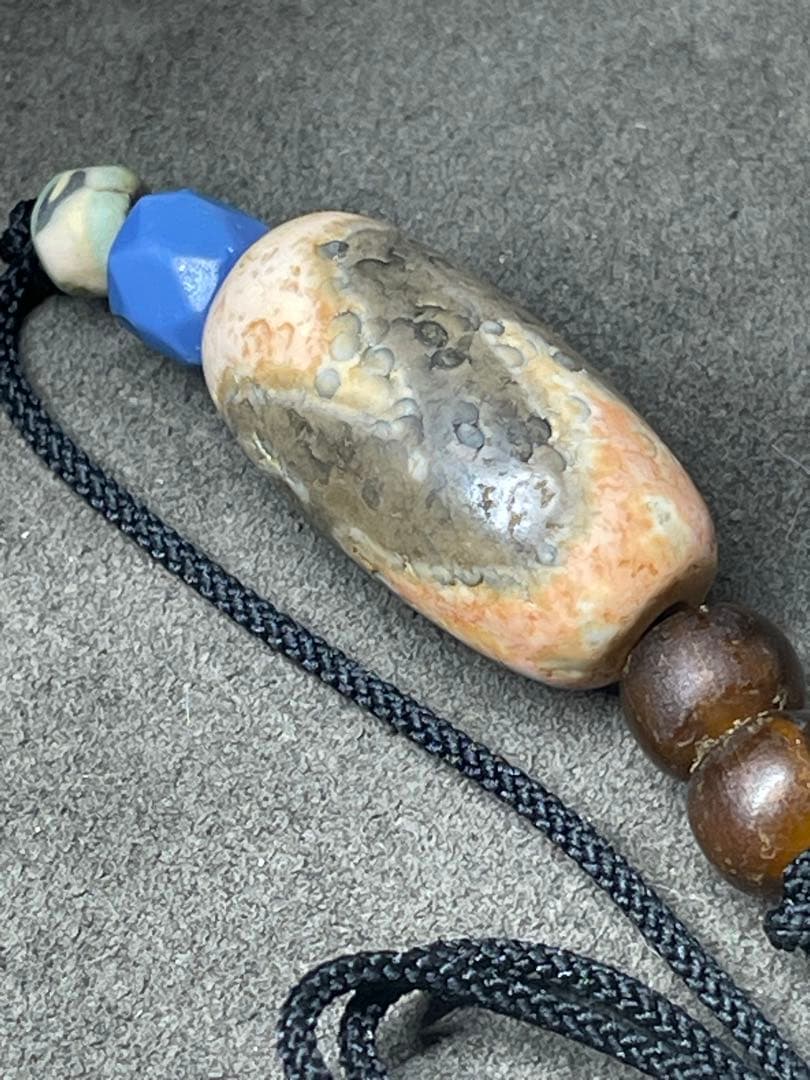 虎牙天珠　アンティーク　紅朱砂　馬蹄痕