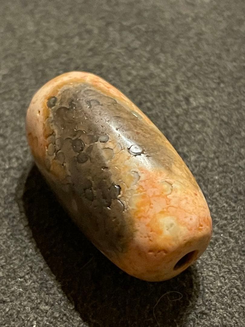 虎牙天珠　アンティーク　紅朱砂　馬蹄痕