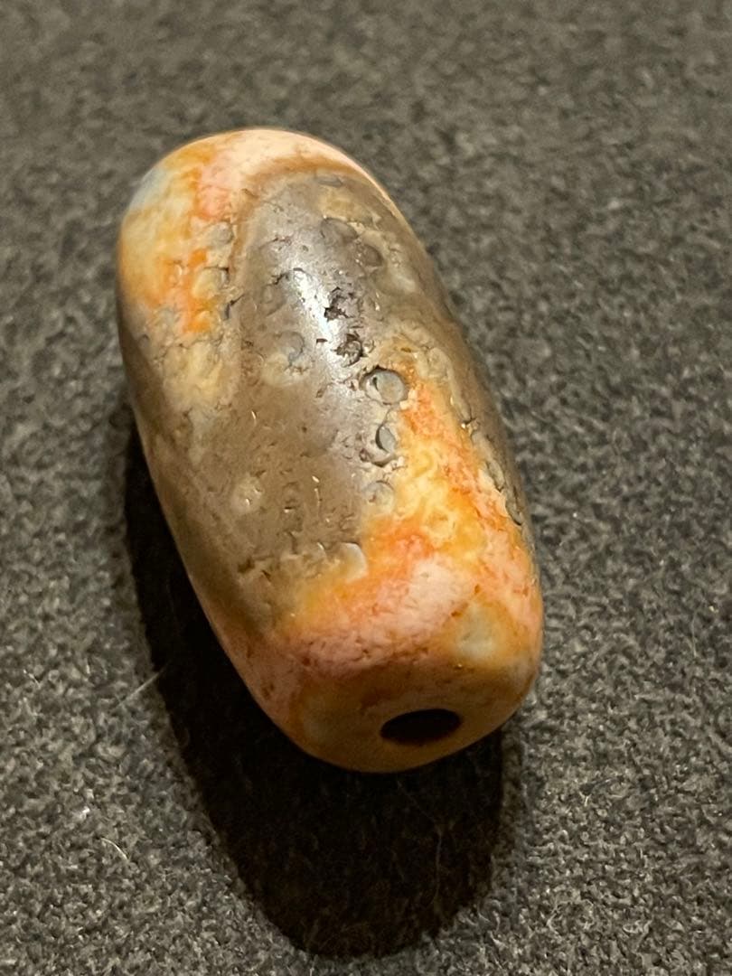 虎牙天珠　アンティーク　紅朱砂　馬蹄痕