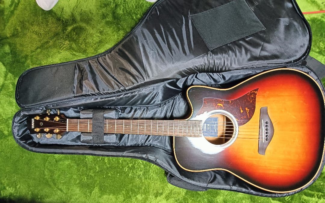 ヤマハ　エレアコギター　A1M