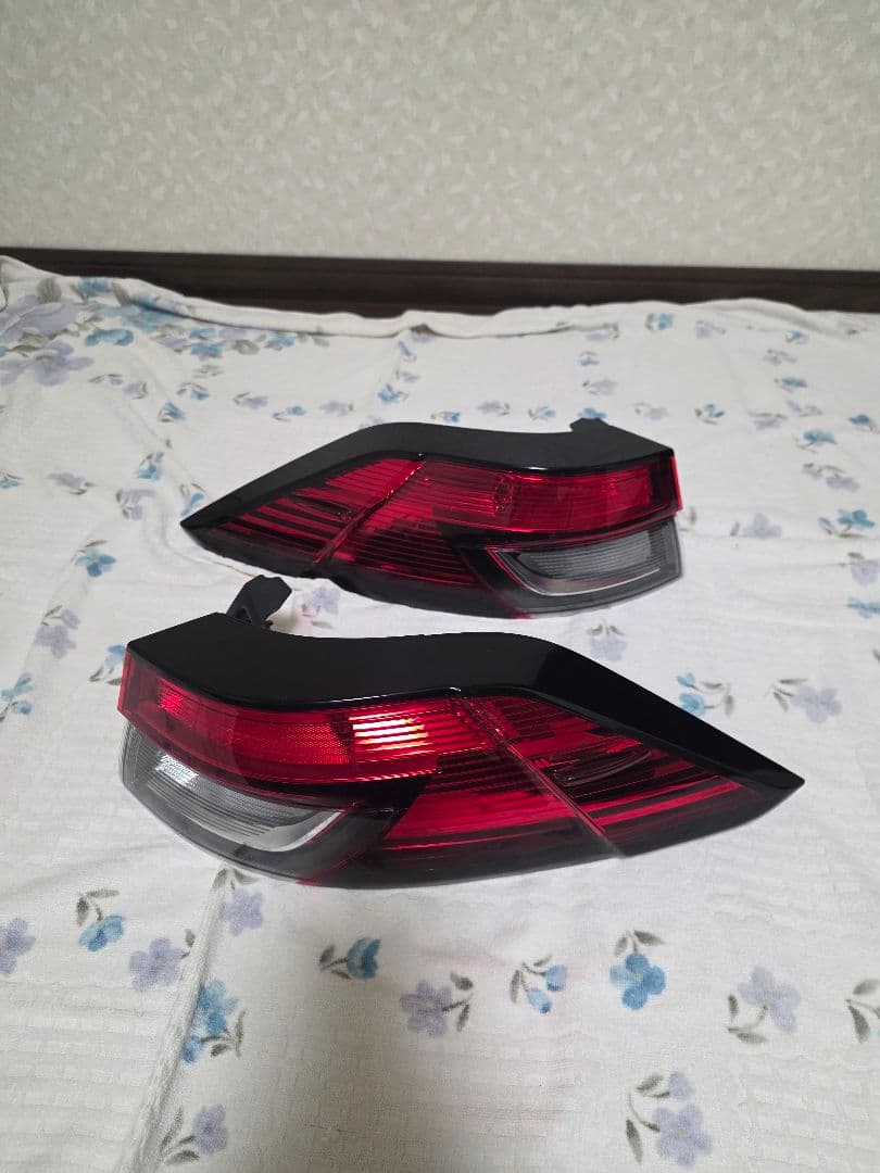 TOYOTA　カローラクロス　テールランプ一式