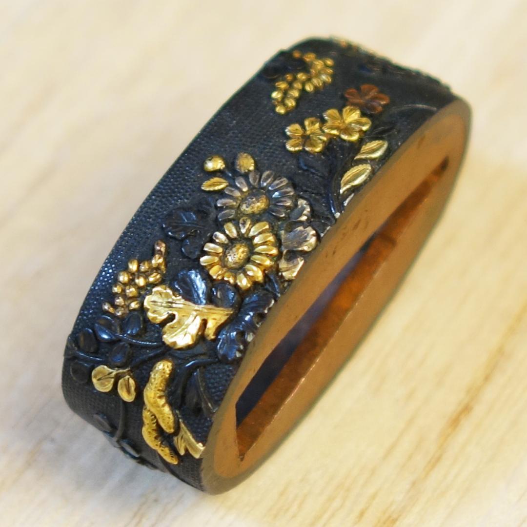 【草花図縁 赤銅魚子地 金銀銅象嵌】 刀装具 縁頭 鍔 鐔 日本刀 武具 骨董