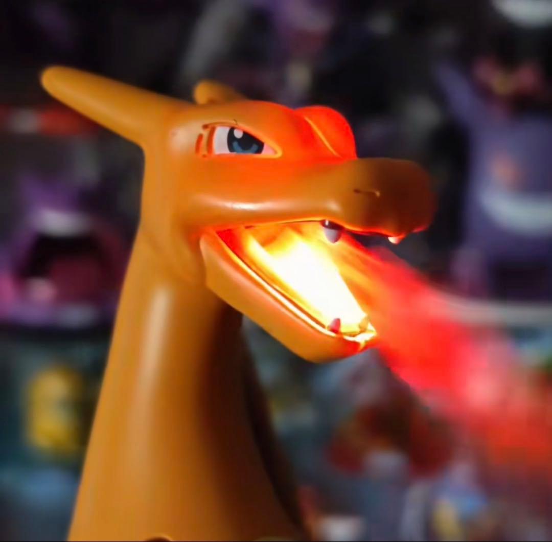 【海外限定】日本未入荷　ポケモン　リザードン　火？を吹き叫ぶ！　フィギュア