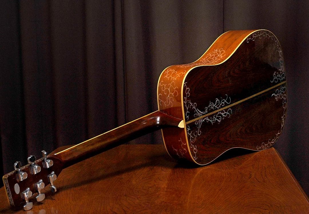 ★Ｋ.COUNTRY Dシリーズがもつ華やかな場面の演出【彫刻装飾ギター】