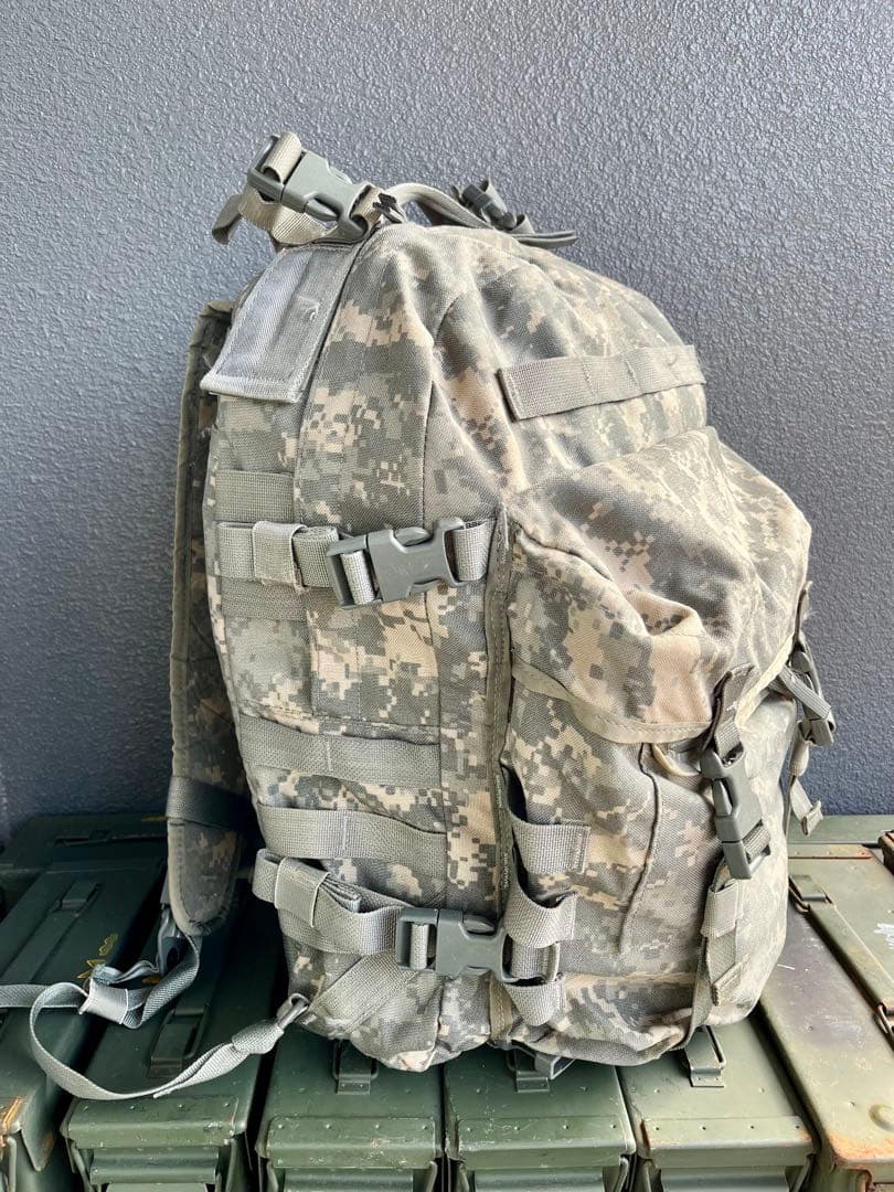 米軍放出品MOLLE2アサルトパック リュック バックパック ショベルポーチ付き