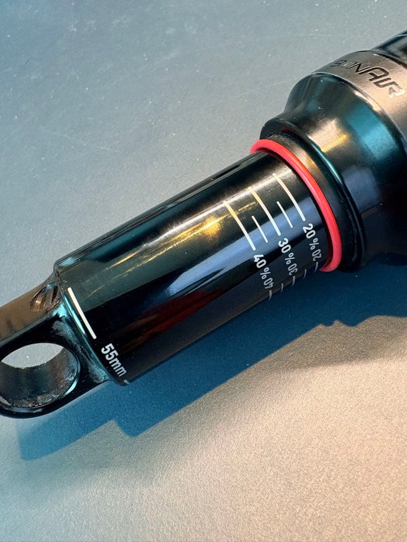 RockShox Deluxe Select 210×55mm リアサス