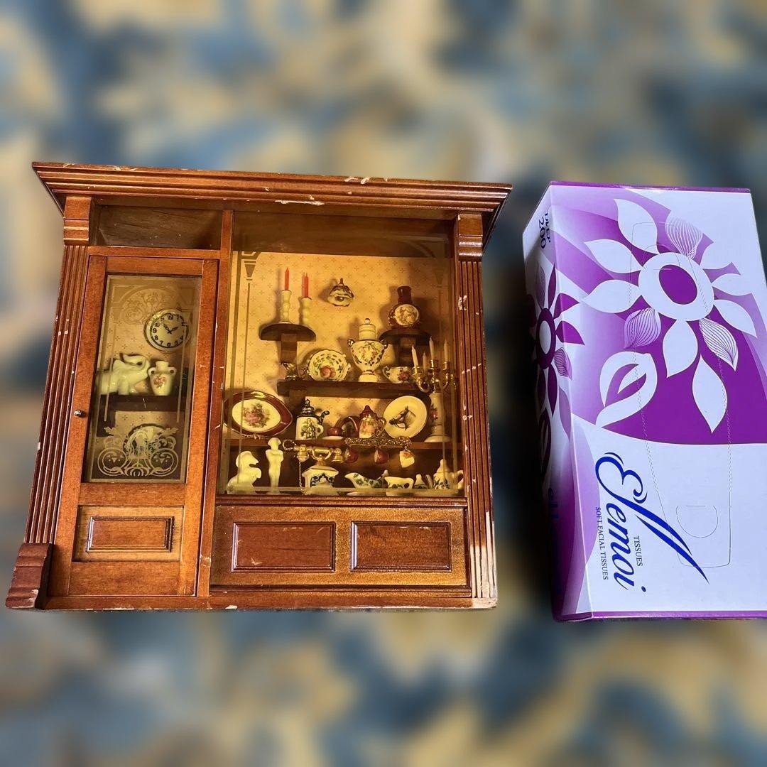 ロイターポーセリン木製ミニチュアキャビネット 23日までになります。