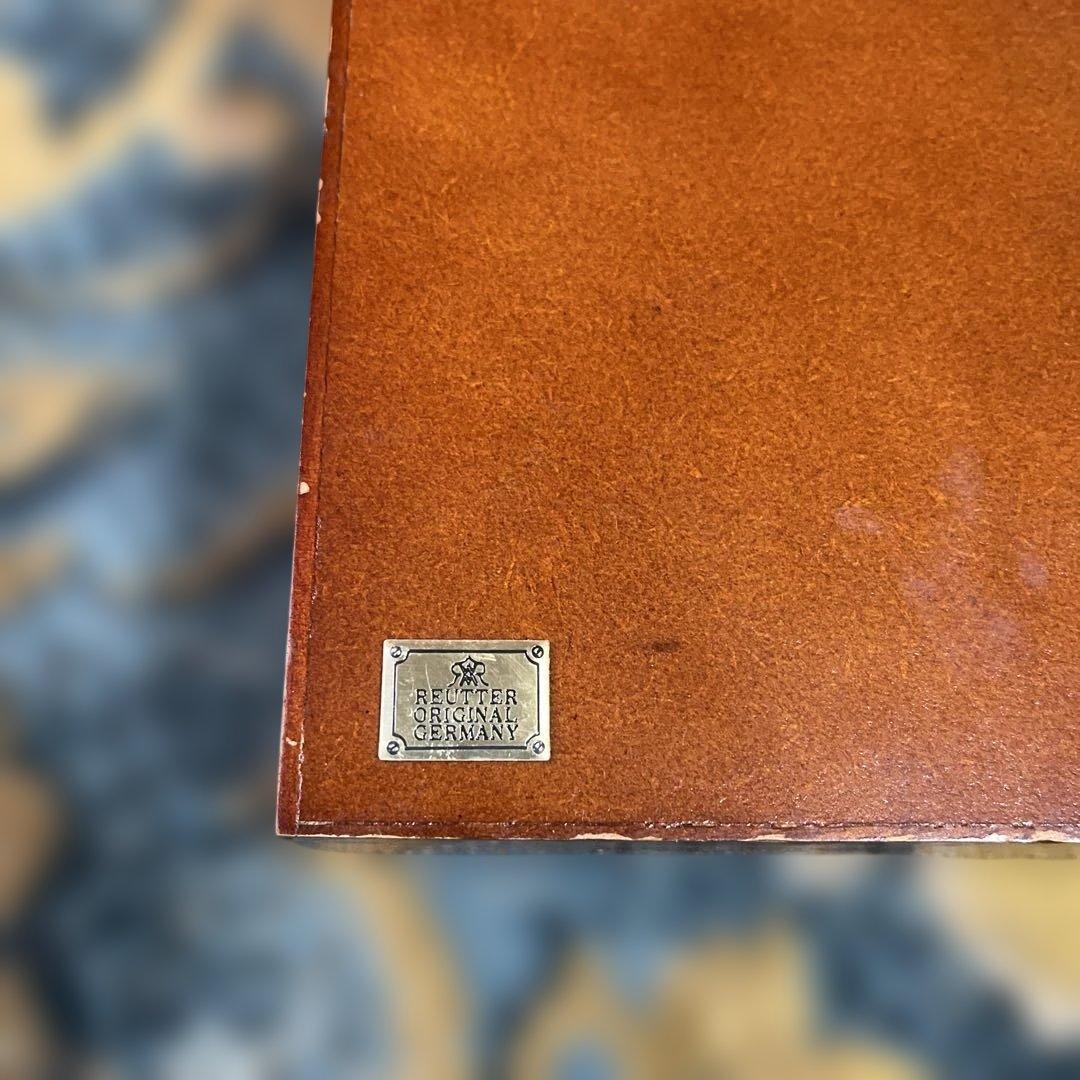 ロイターポーセリン木製ミニチュアキャビネット 23日までになります。