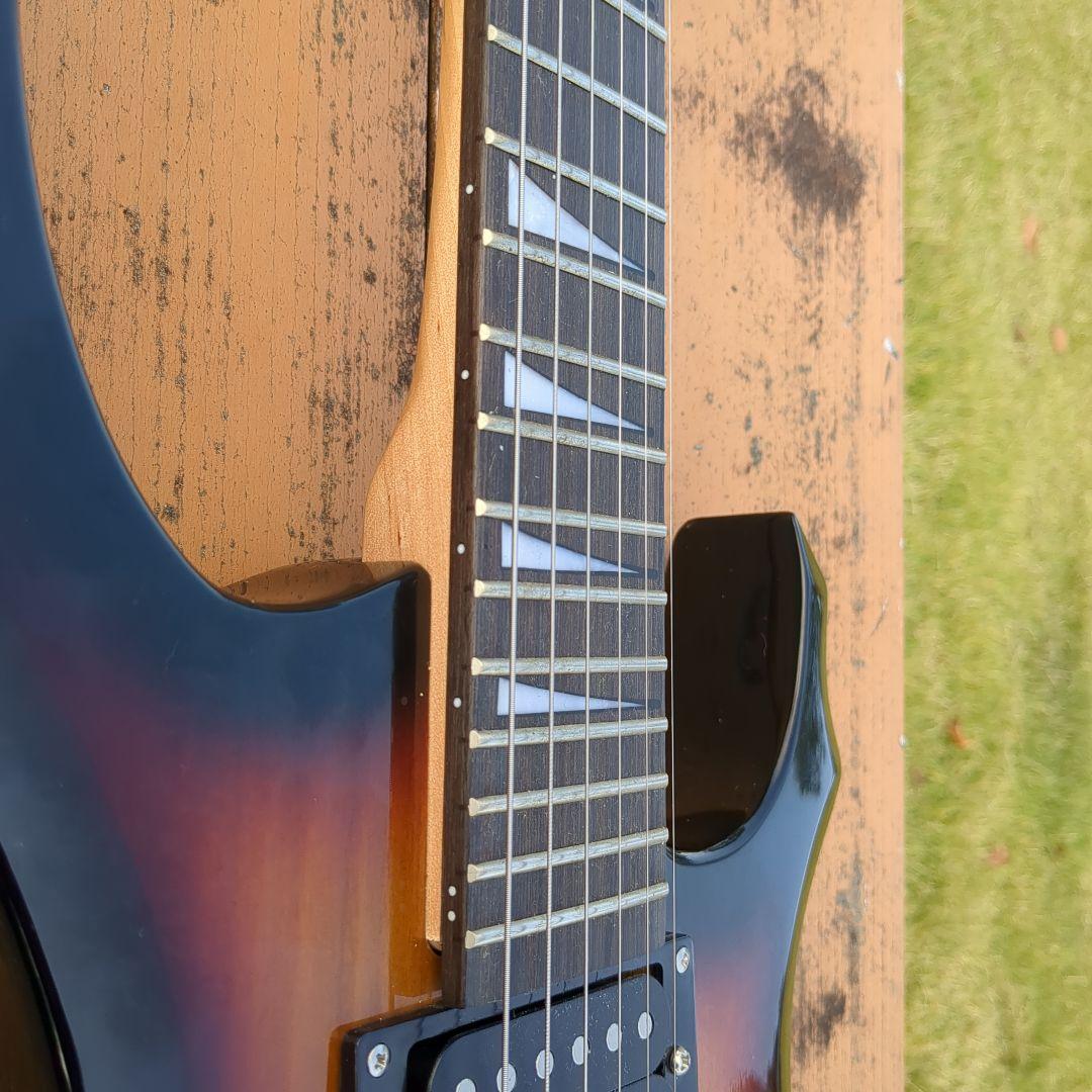 サンバースト エレキギター ユニークデザイン