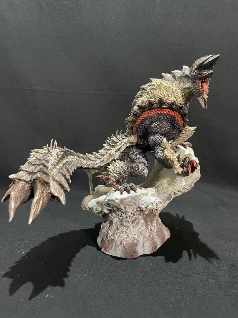 フィギュアビルダー　クリエイターズモデル　獄狼竜ジンオウガ（亜種）