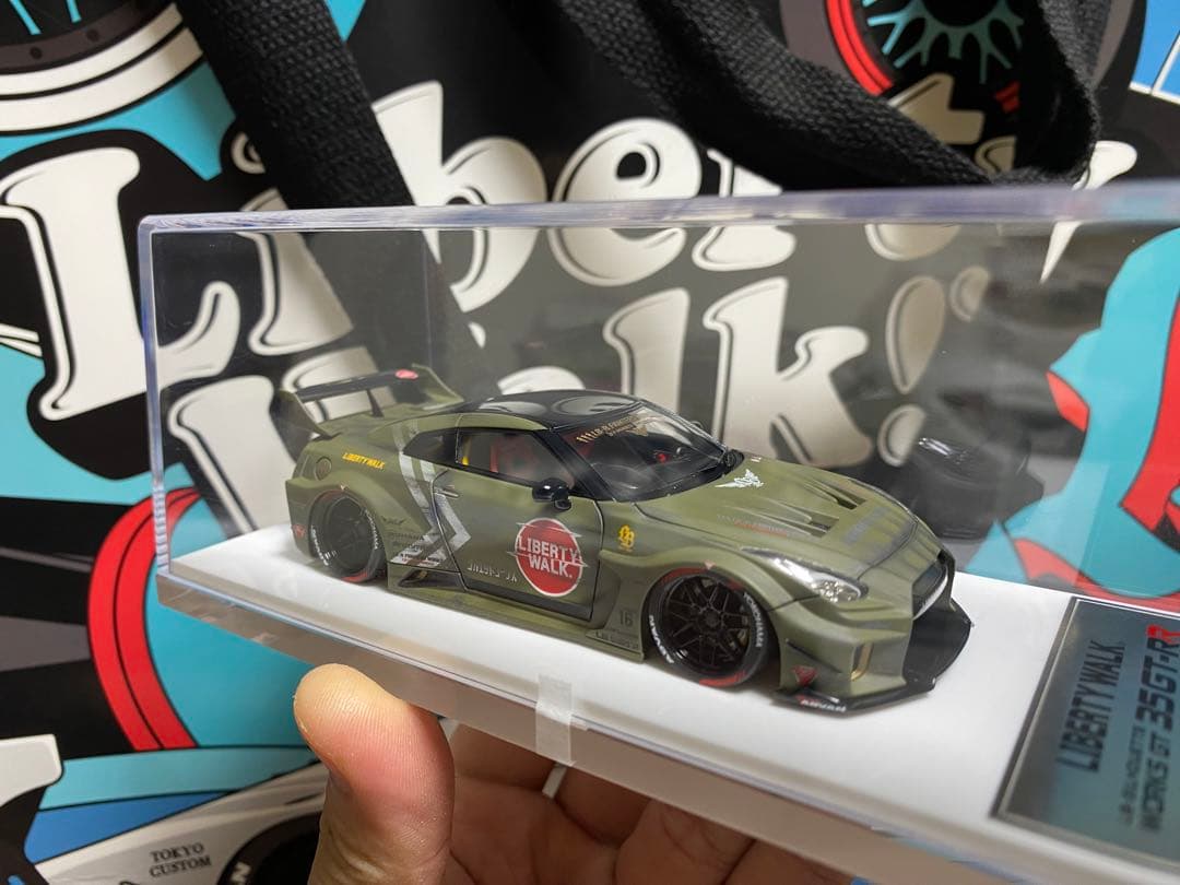 LIBERTY WALK NISSAN GT-R ミニカー 1/43