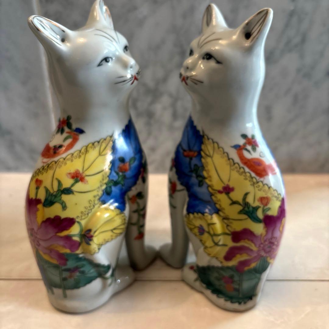 アンティーク　妖艶な瞳と手描きのお花が芸術的な珍しいペア猫ちゃん