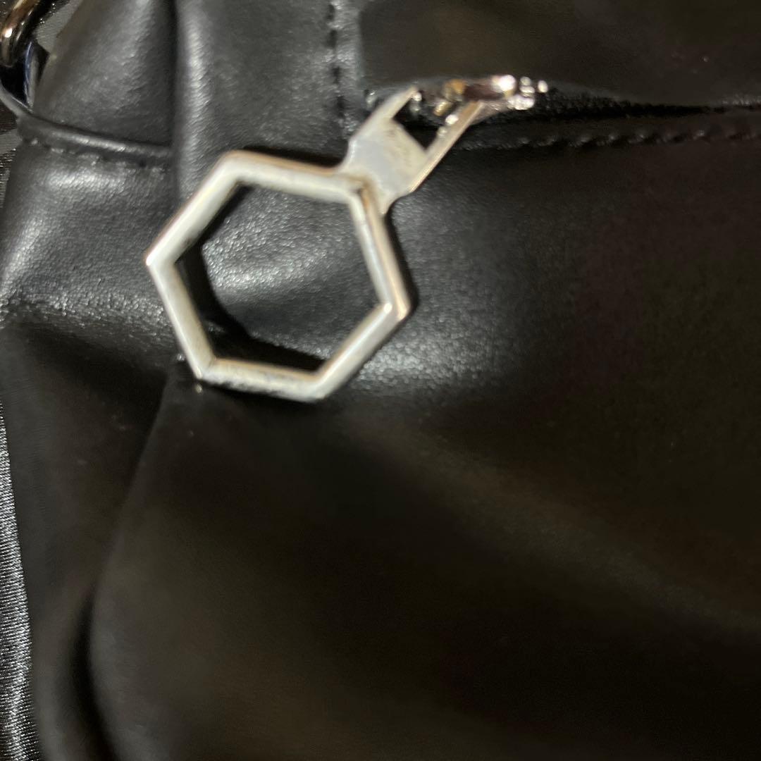 女王蜂 ボディバッグ